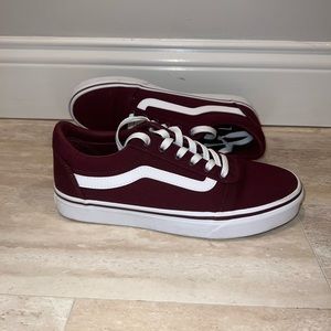 Women’s 8.5 maroon low top vans!